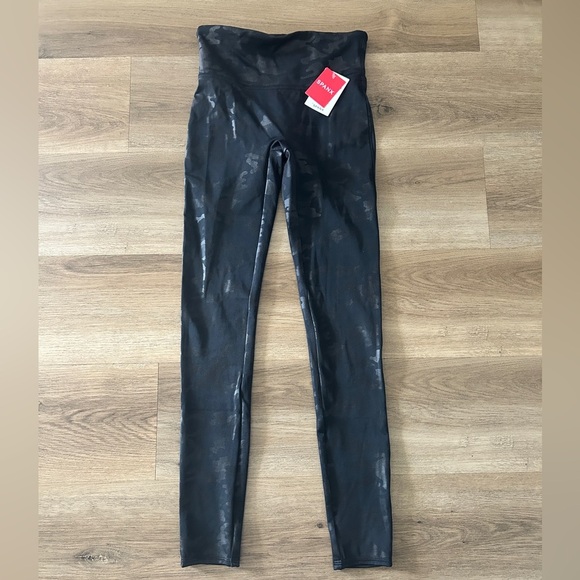 Spanx Look at Me Now Seamless Leggings – Black Camo, Size Small, NWT - Picture 2 of 7